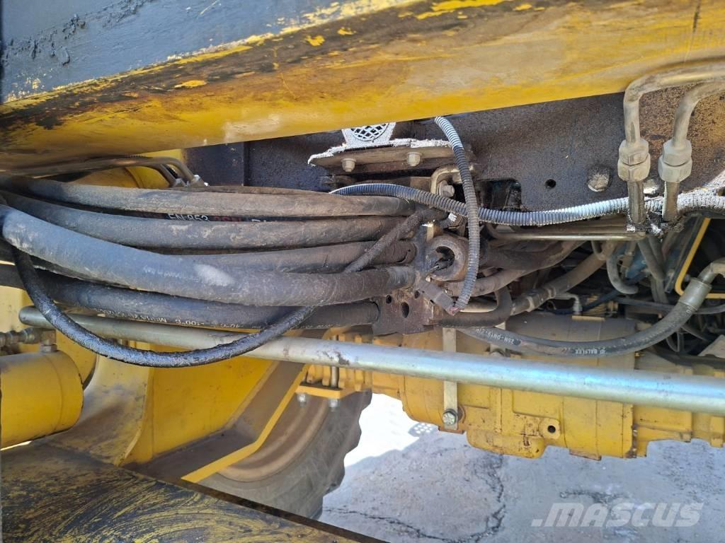 Komatsu WB 91 R Backhoe loaders