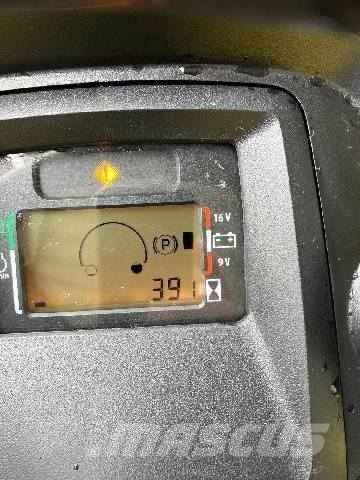 John Deere X590 Riding mowers
