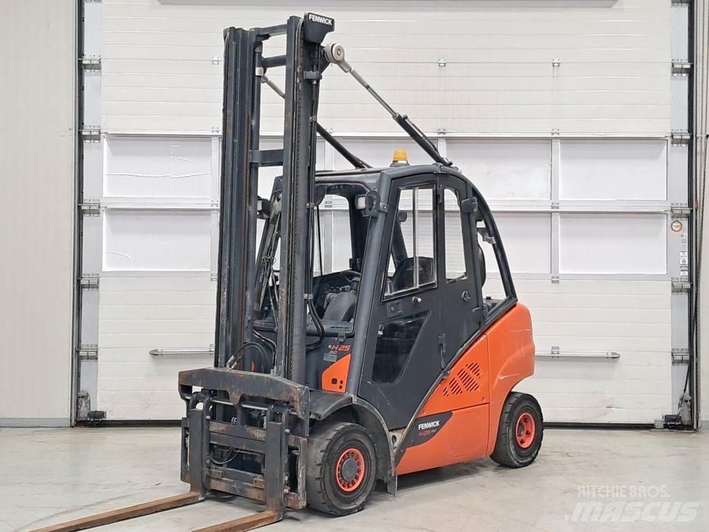 Linde H25D-02 Diesel trucks
