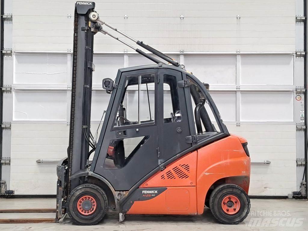 Linde H25D-02 Diesel trucks
