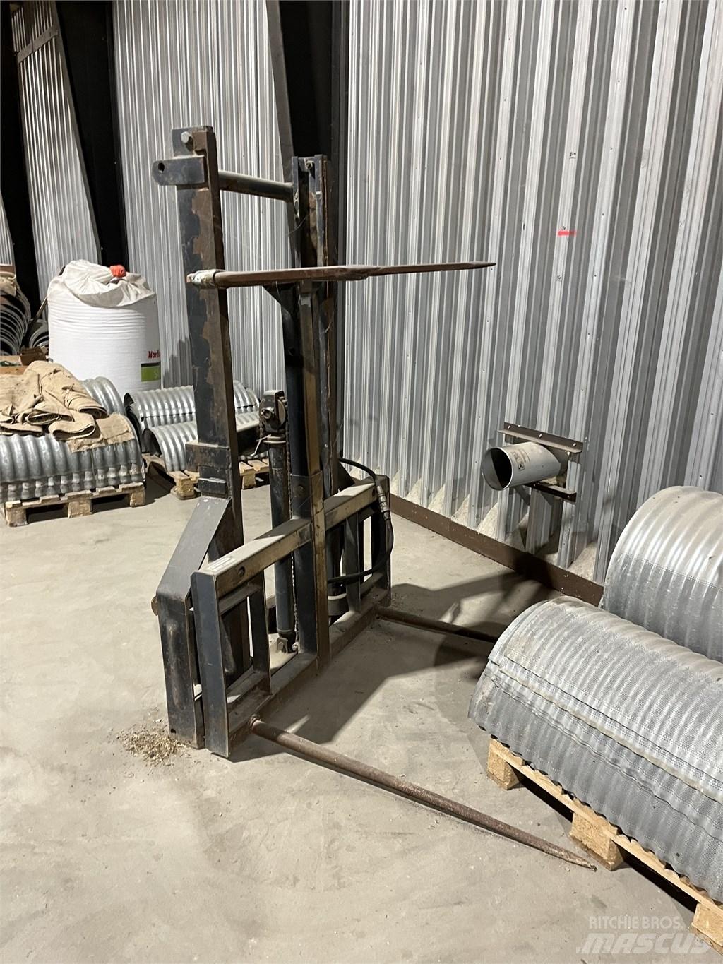 Thrige Halmspyd Front loader accessories