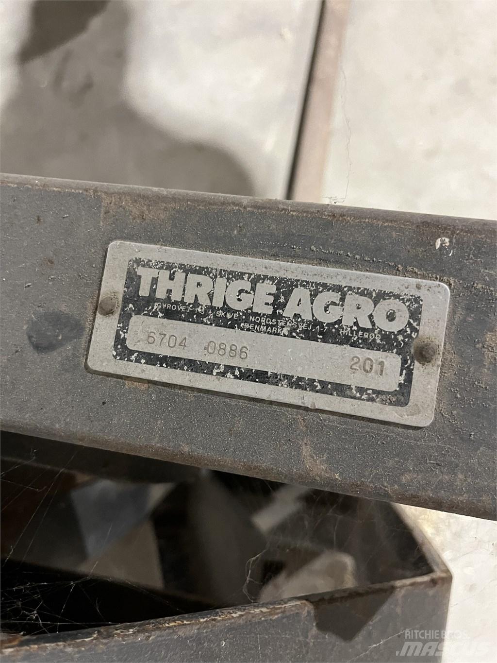 Thrige Halmspyd Front loader accessories