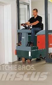 Hako B 910 Scrubber dryers