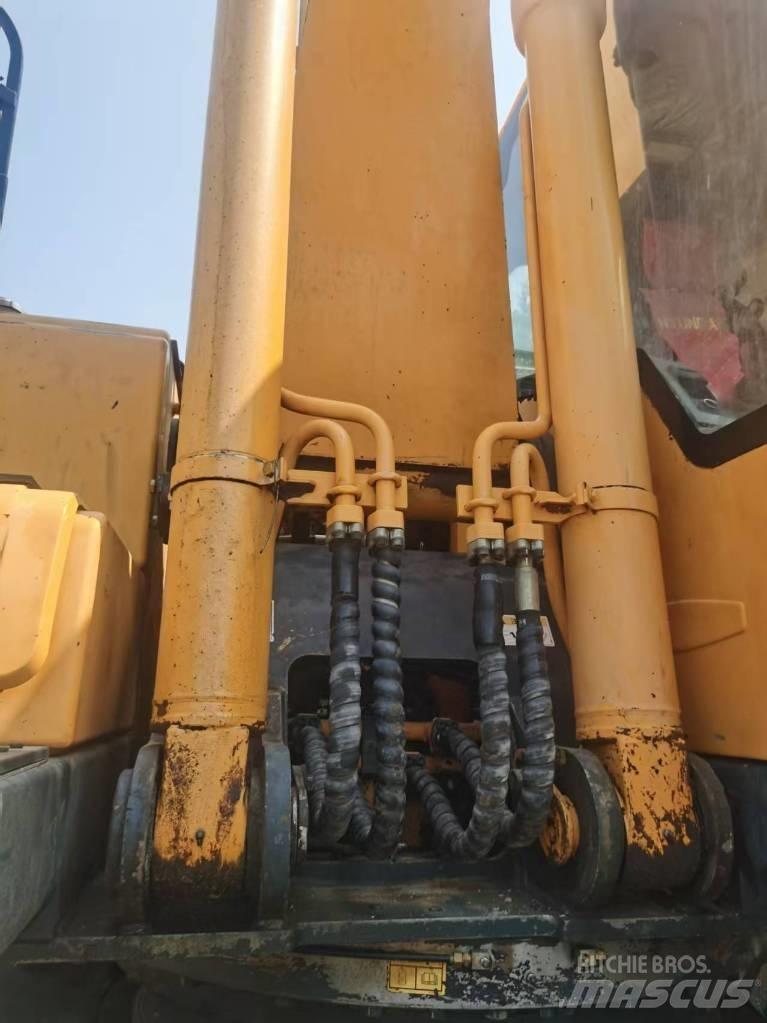 Hyundai R210W-9 Wheeled excavators