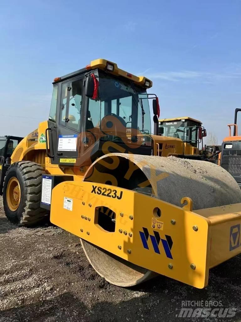 XCMG XS 233J Single drum rollers