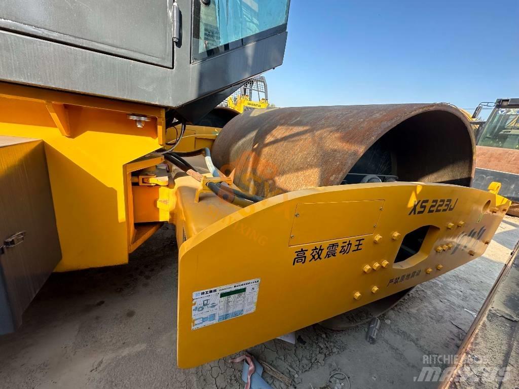 XCMG XS 233J Single drum rollers