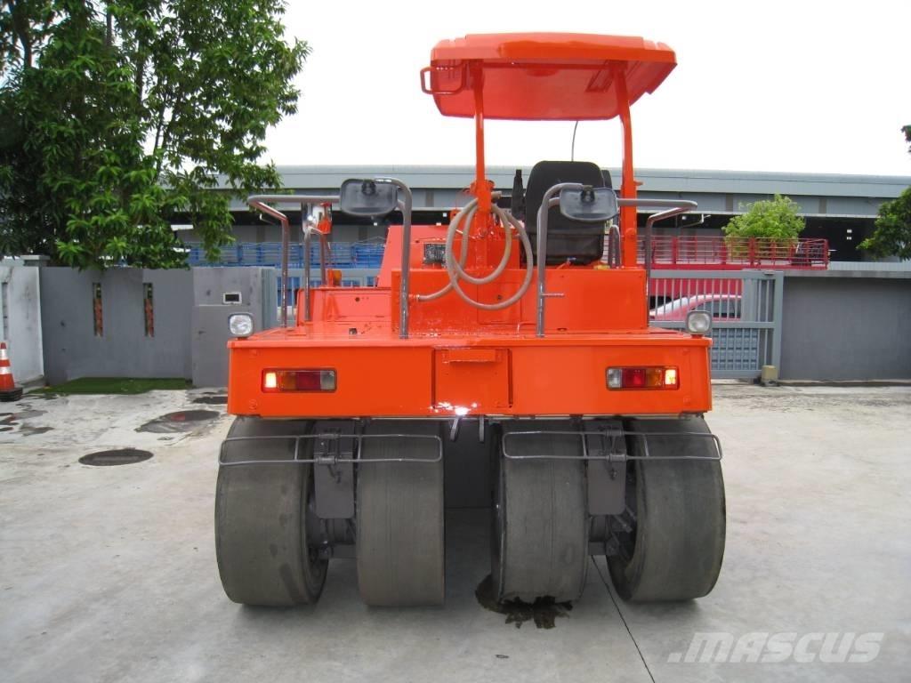 Sakai TZ 701 Pneumatic tired rollers