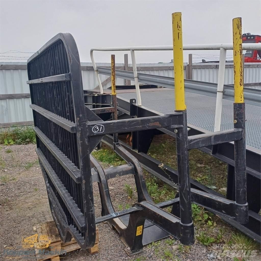 John Deere 810e Other components
