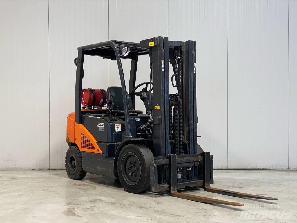 Doosan G25N-7 LPG trucks
