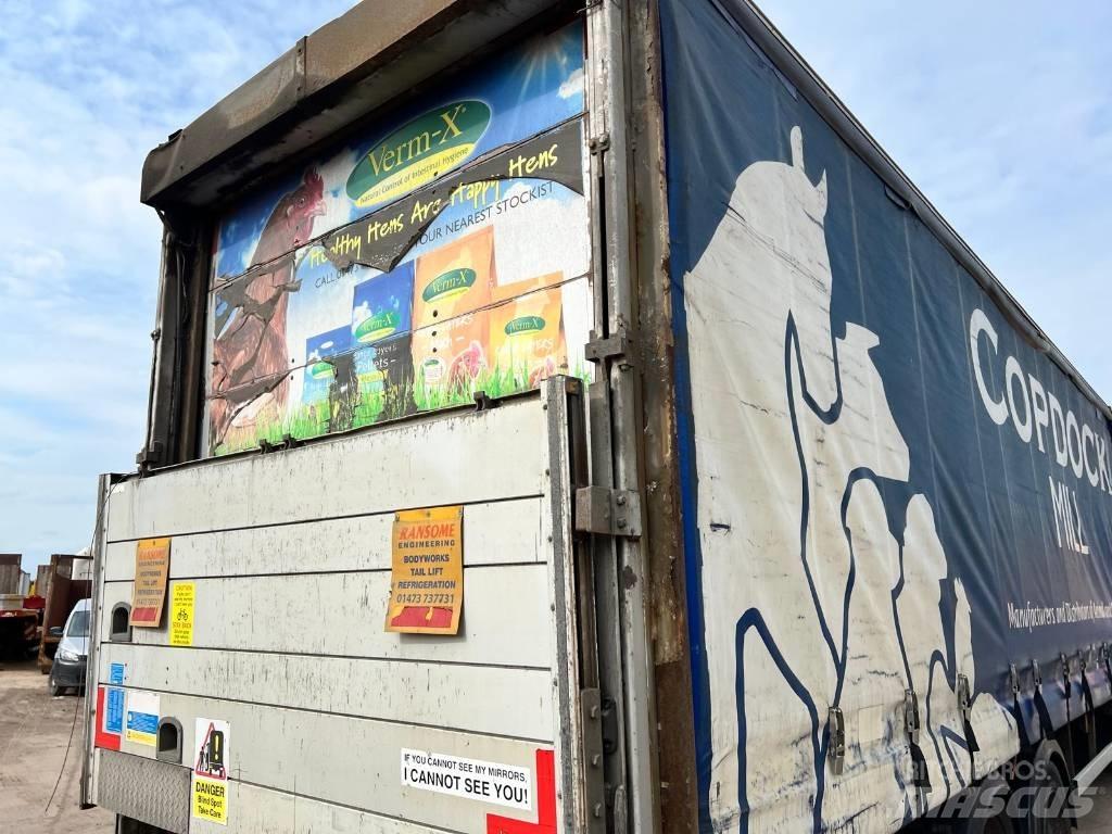 Scania P 270 Curtainsider trucks