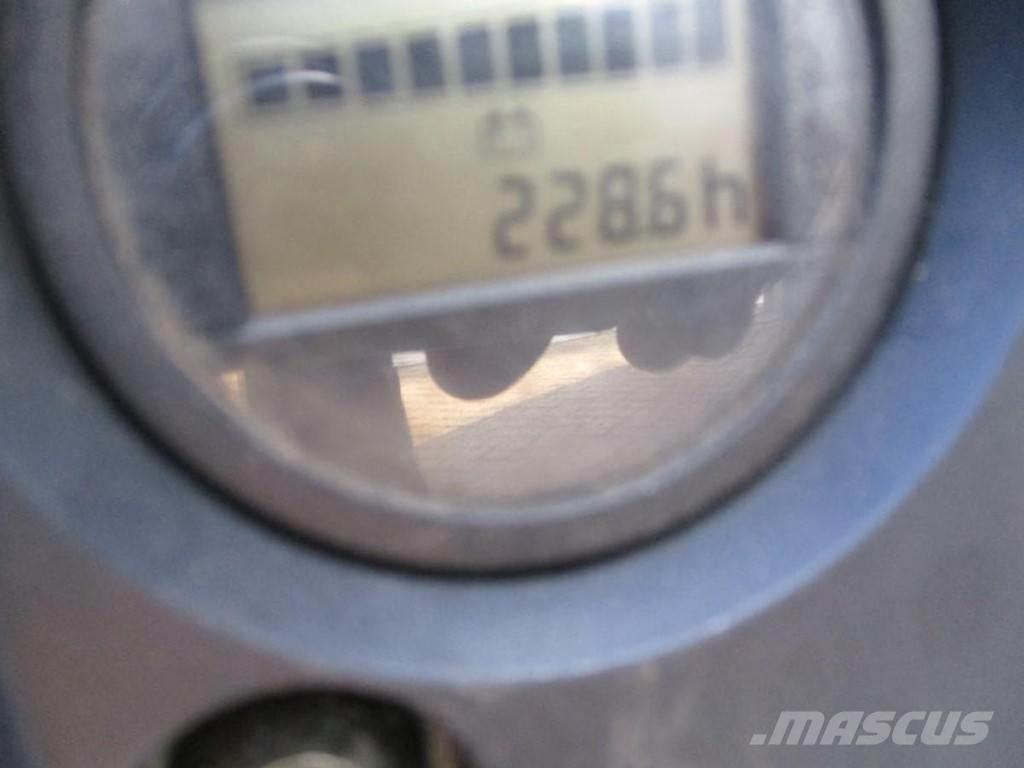 Still EXU 16 Low lifter