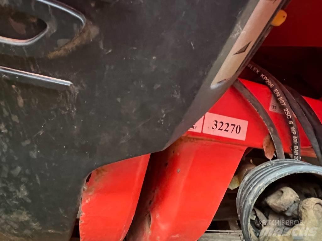 Kuhn Axis 30.1 Sprayer fertilizers