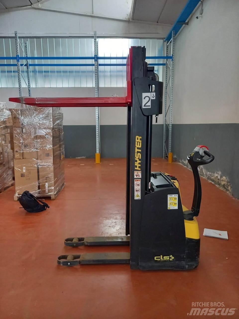 Hyster S1.2 Pedestrian stacker