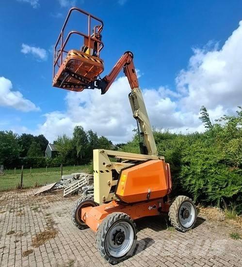 JLG 340 AJ Articulated boom lifts