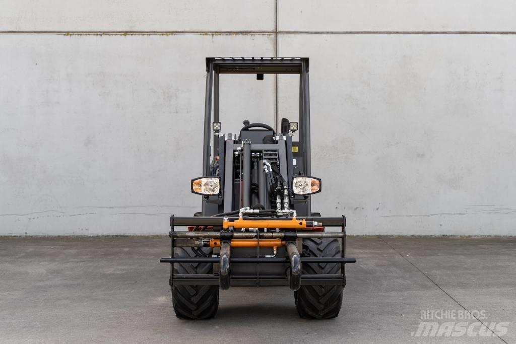 Cast 830D CARBON Mini loaders