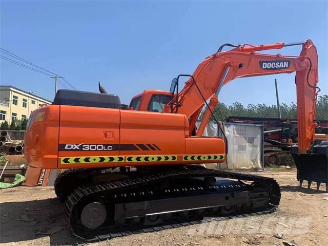 Doosan DX300 Crawler excavators