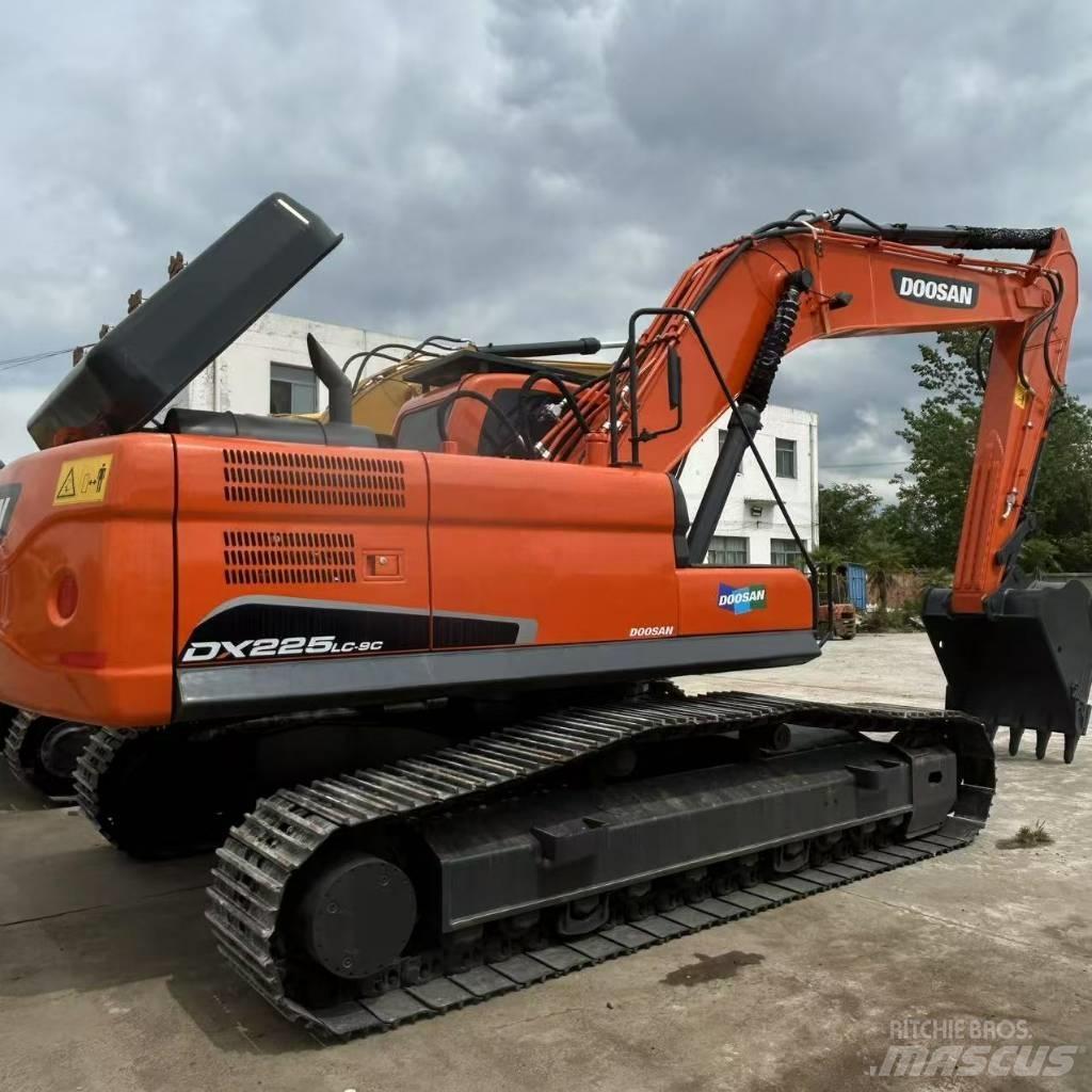 Doosan 225LC-9 Crawler excavators