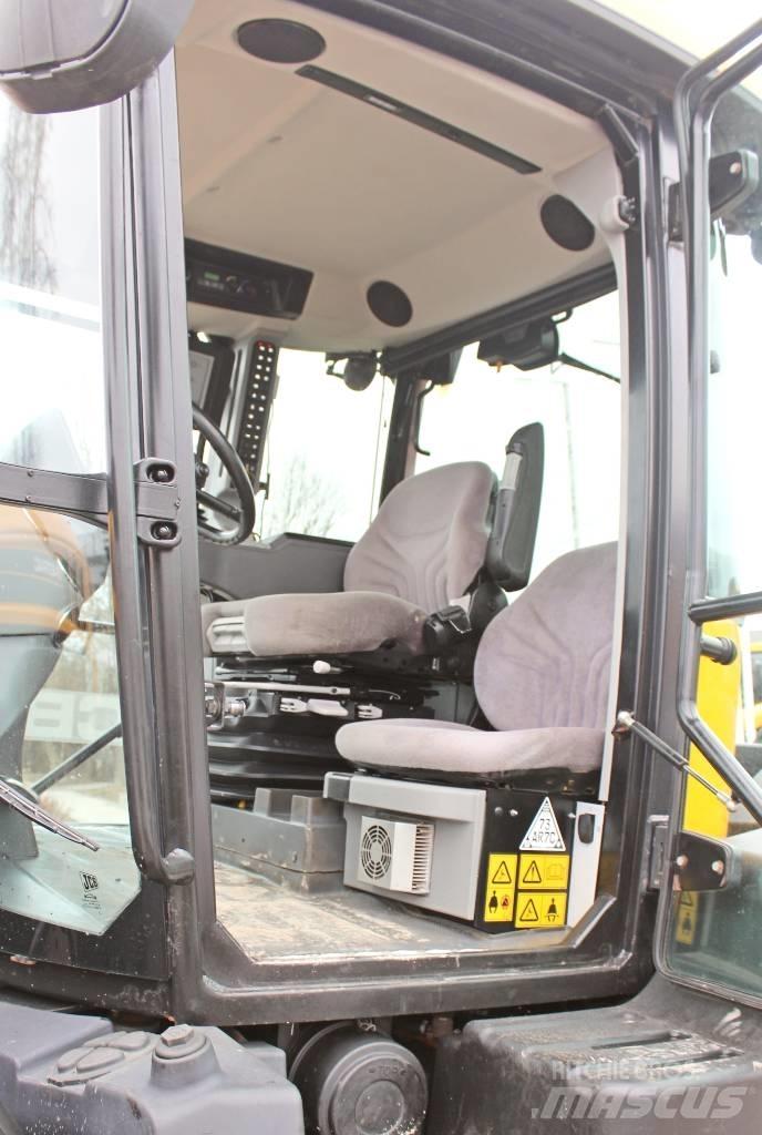 JCB Fastrac 4220 Tractors