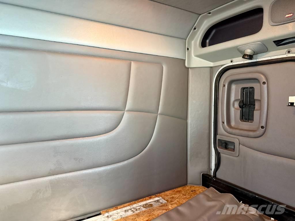 Peterbilt 367 Tractor Units