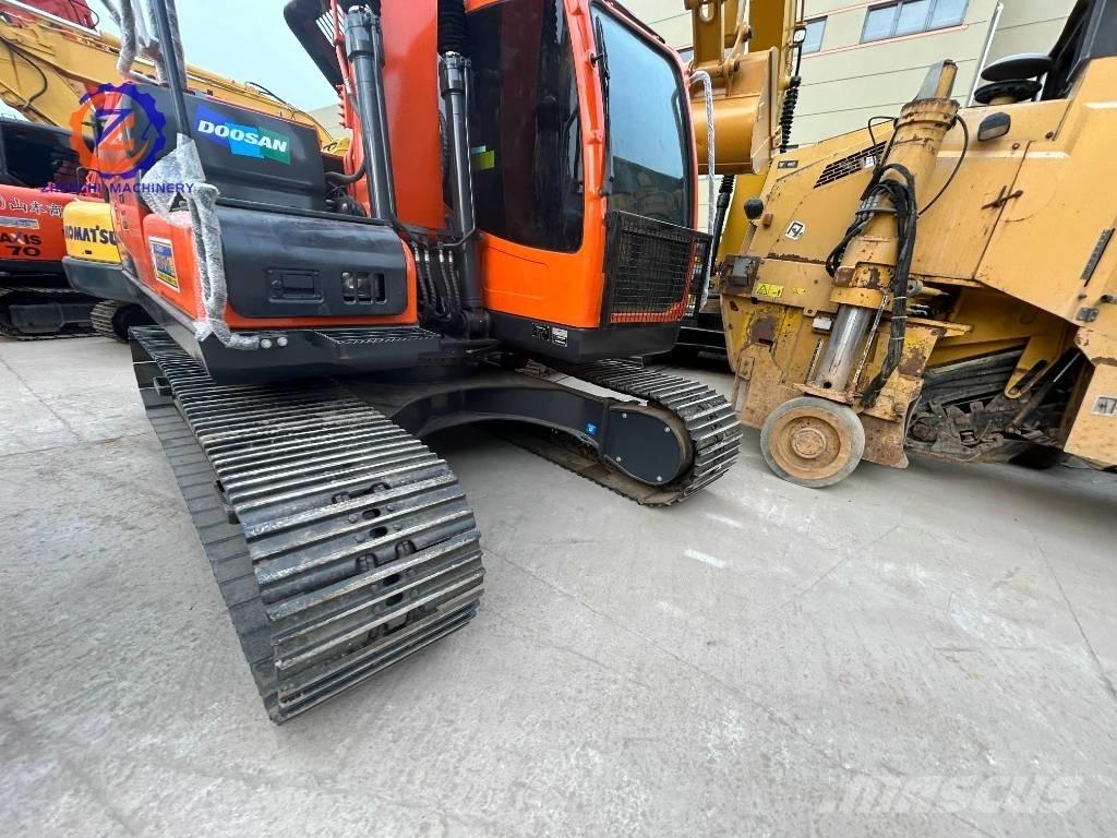 Doosan DX 150 Midi excavators  7t - 12t