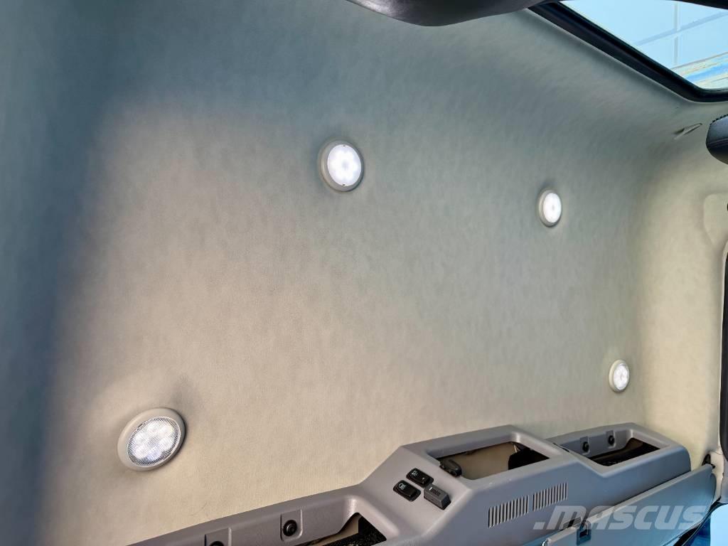 Mack Pinnacle Tractor Units