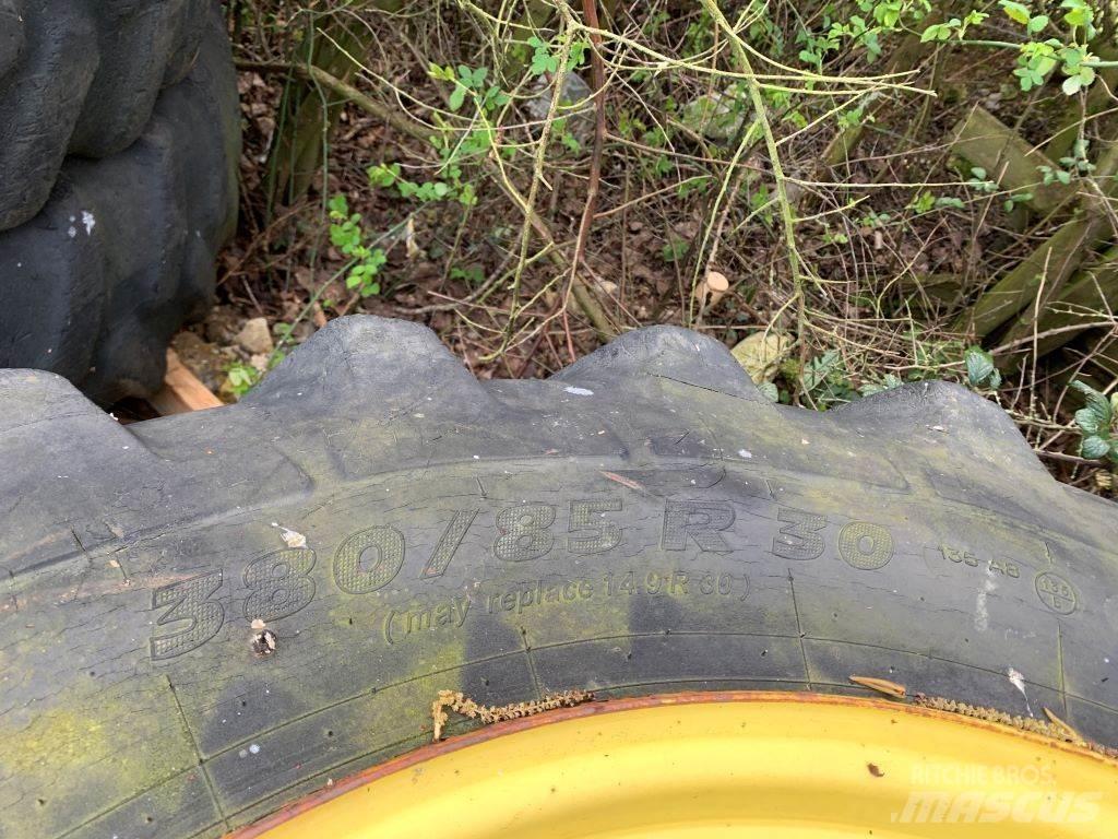  FRONT WHEELS Tyres, wheels and rims
