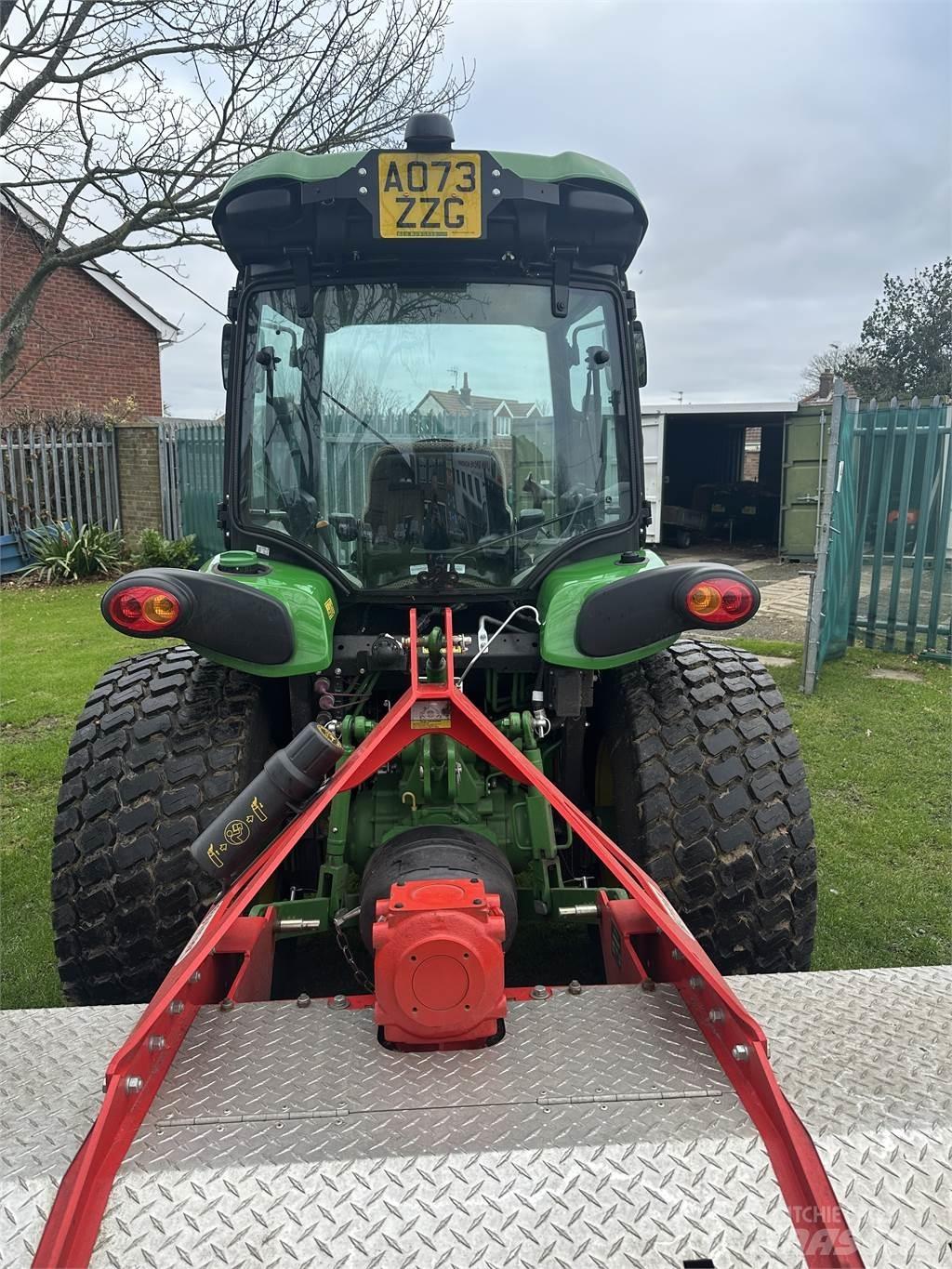 John Deere 4066R Compact tractors