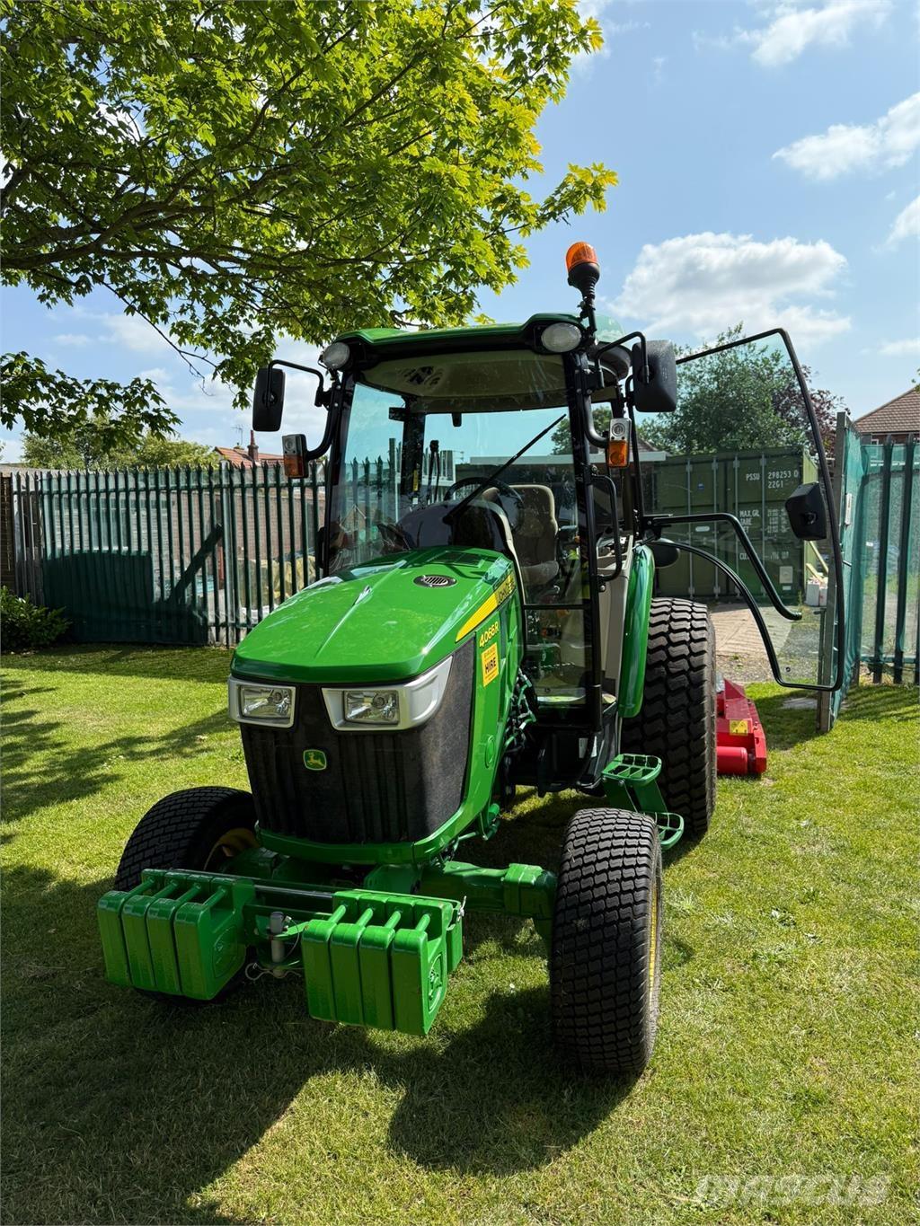 John Deere 4066R Compact tractors