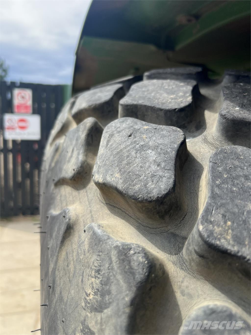 John Deere 5075E Tractors