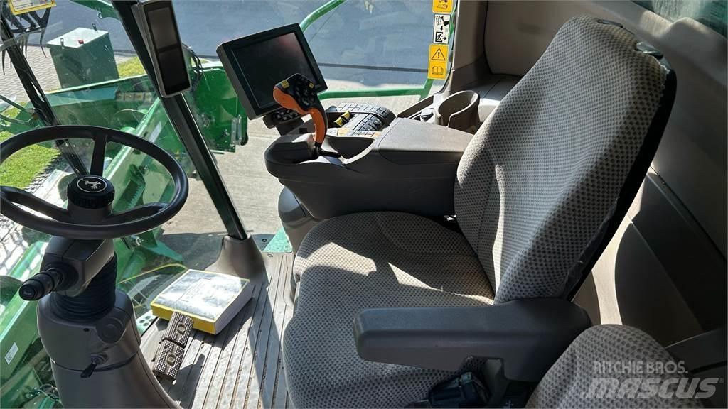 John Deere S780 Combine harvesters