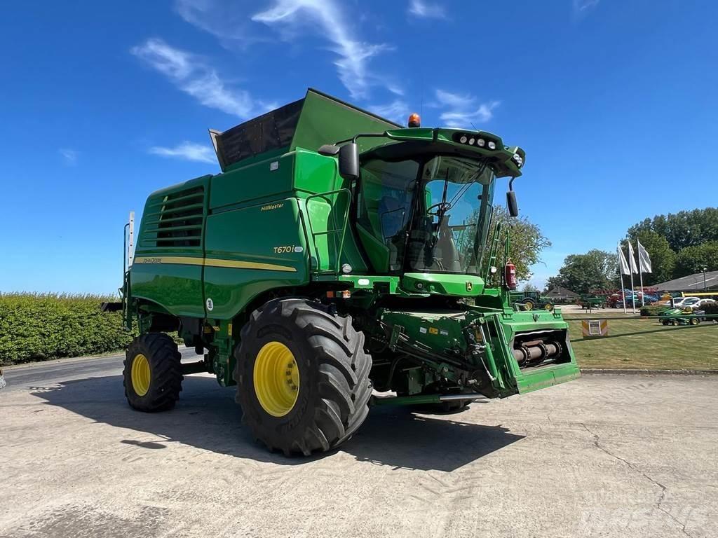 John Deere T670HM Combine harvesters