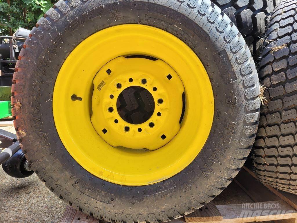 John Deere WHEELS Compact tractors
