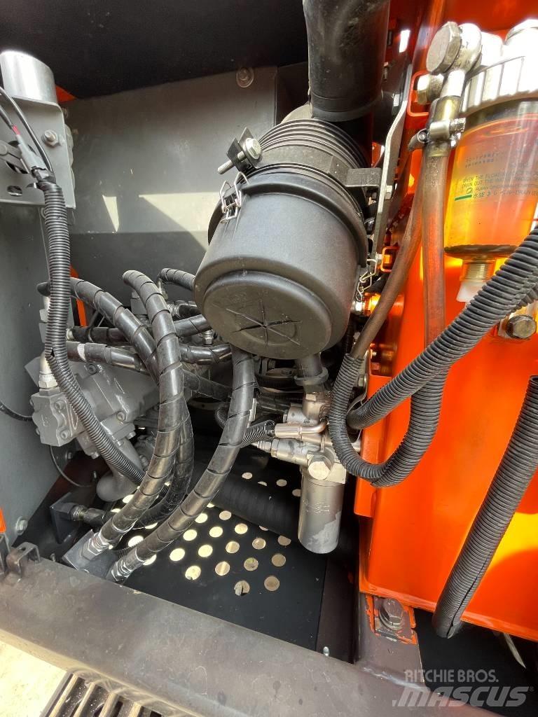 Hitachi ZX70 Midi excavators  7t - 12t