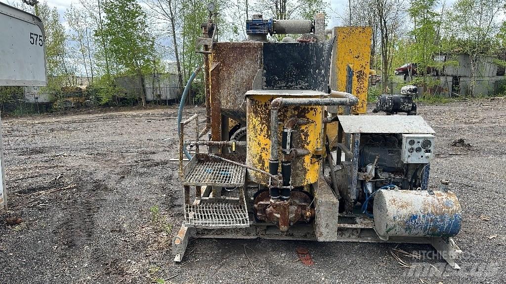 Mayco 5500 Concrete pump trucks
