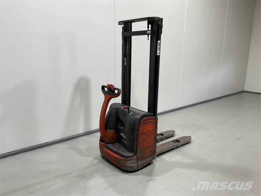 Linde L12 Self propelled stackers