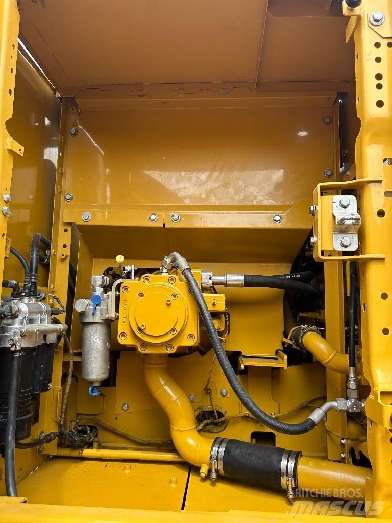 CAT CAT320 Midi excavators  7t - 12t