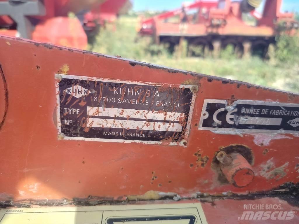 Kuhn HR 302 Harrows