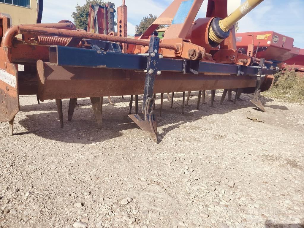 Kuhn HR 302 Harrows