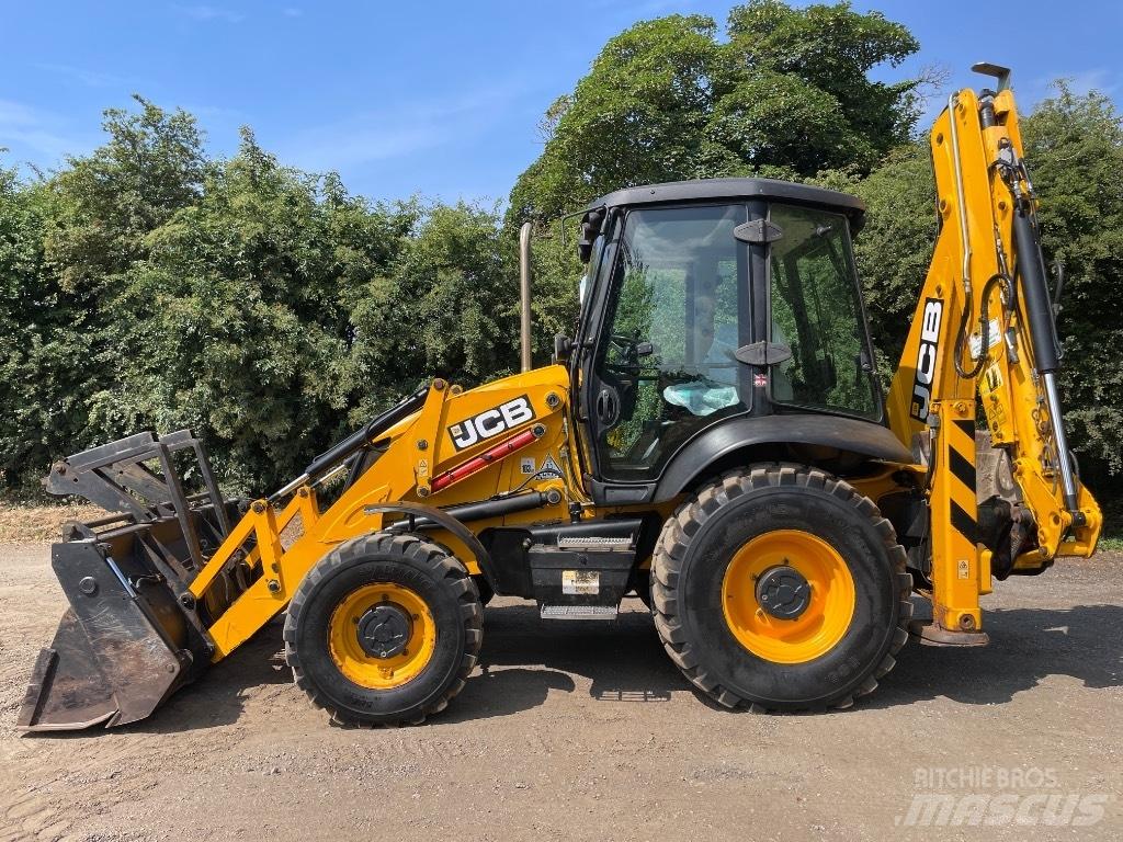 JCB 3 CX Backhoe loaders