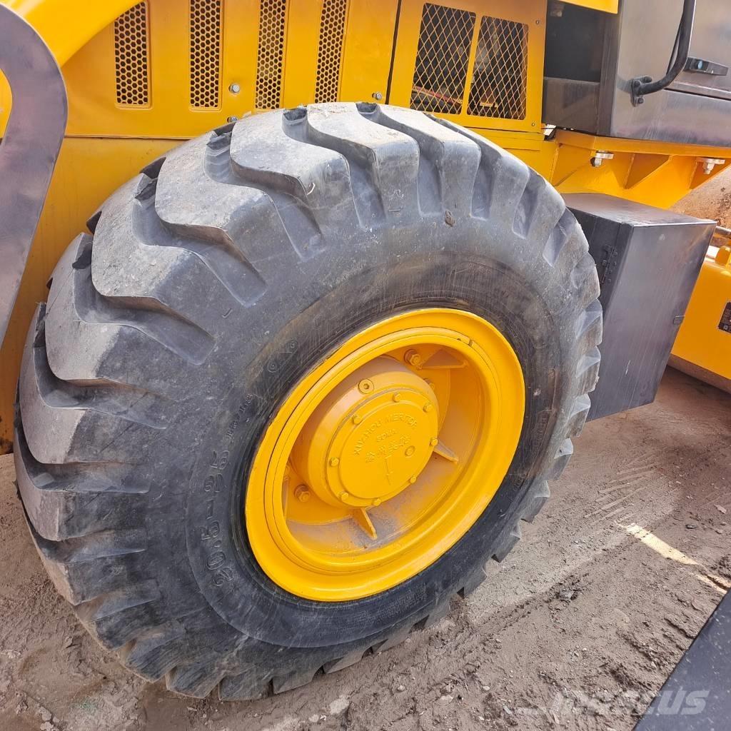 XCMG XS 203 J Single drum rollers