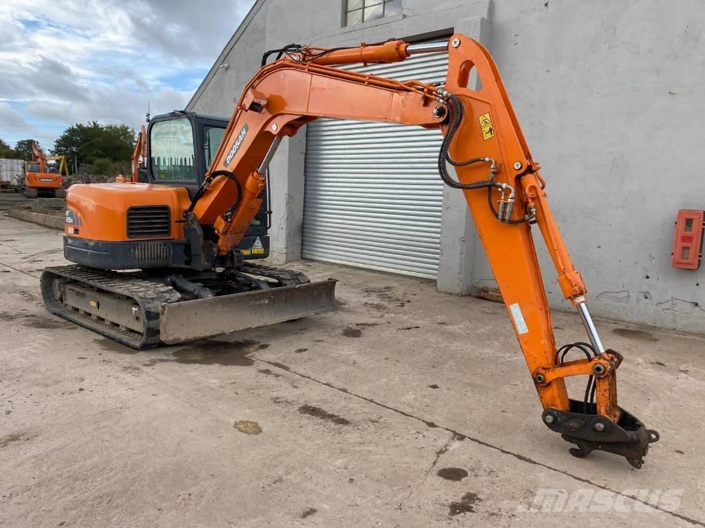 Doosan Develon DX85R Midi excavators  7t - 12t