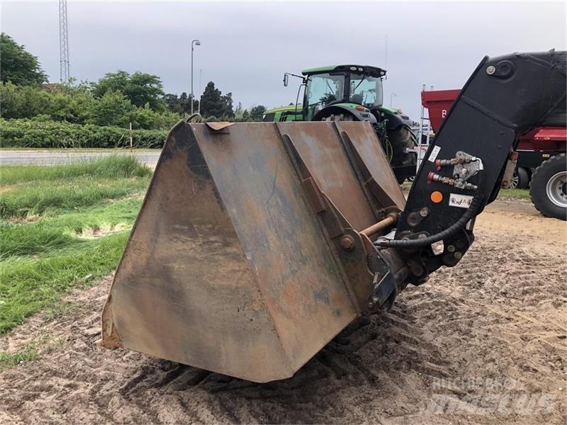  - - - Telescopic handlers