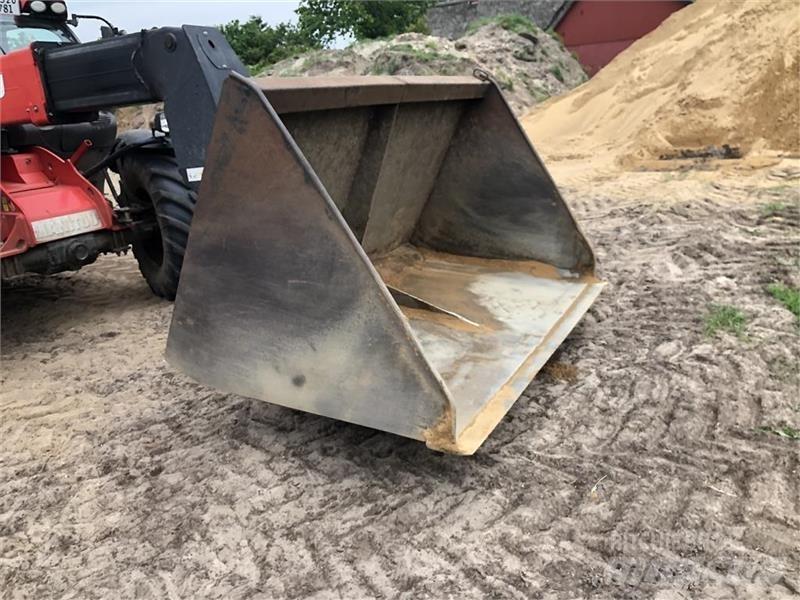  - - - Telescopic handlers