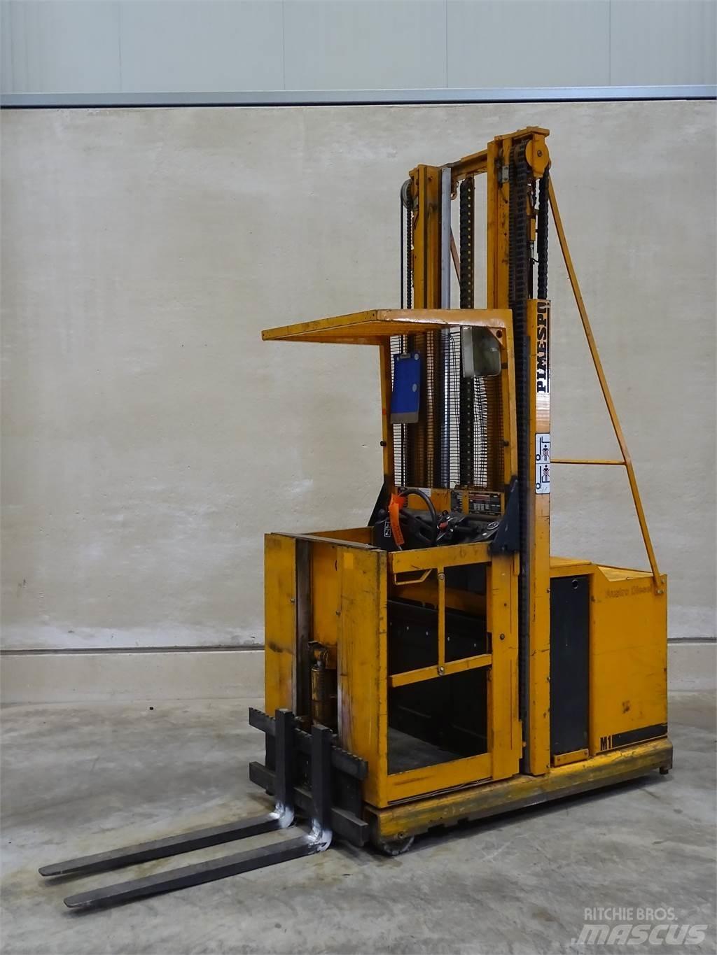 BT LW13 Pedestrian stacker