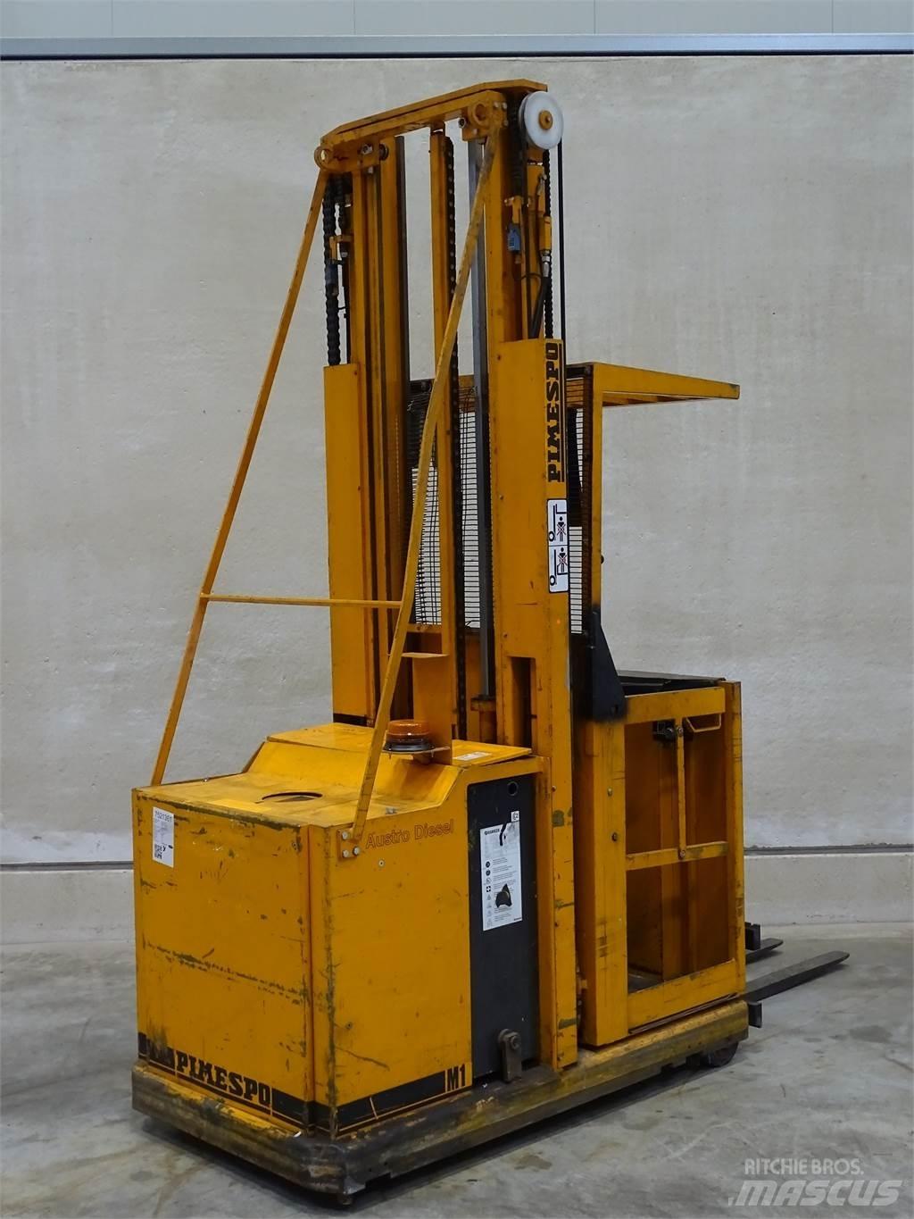 BT LW13 Pedestrian stacker