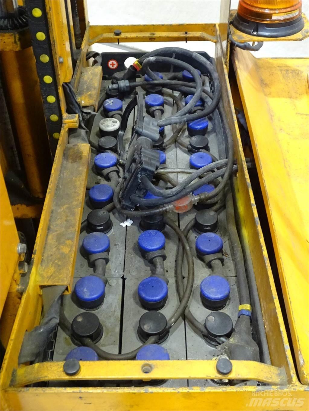 BT LW13 Pedestrian stacker
