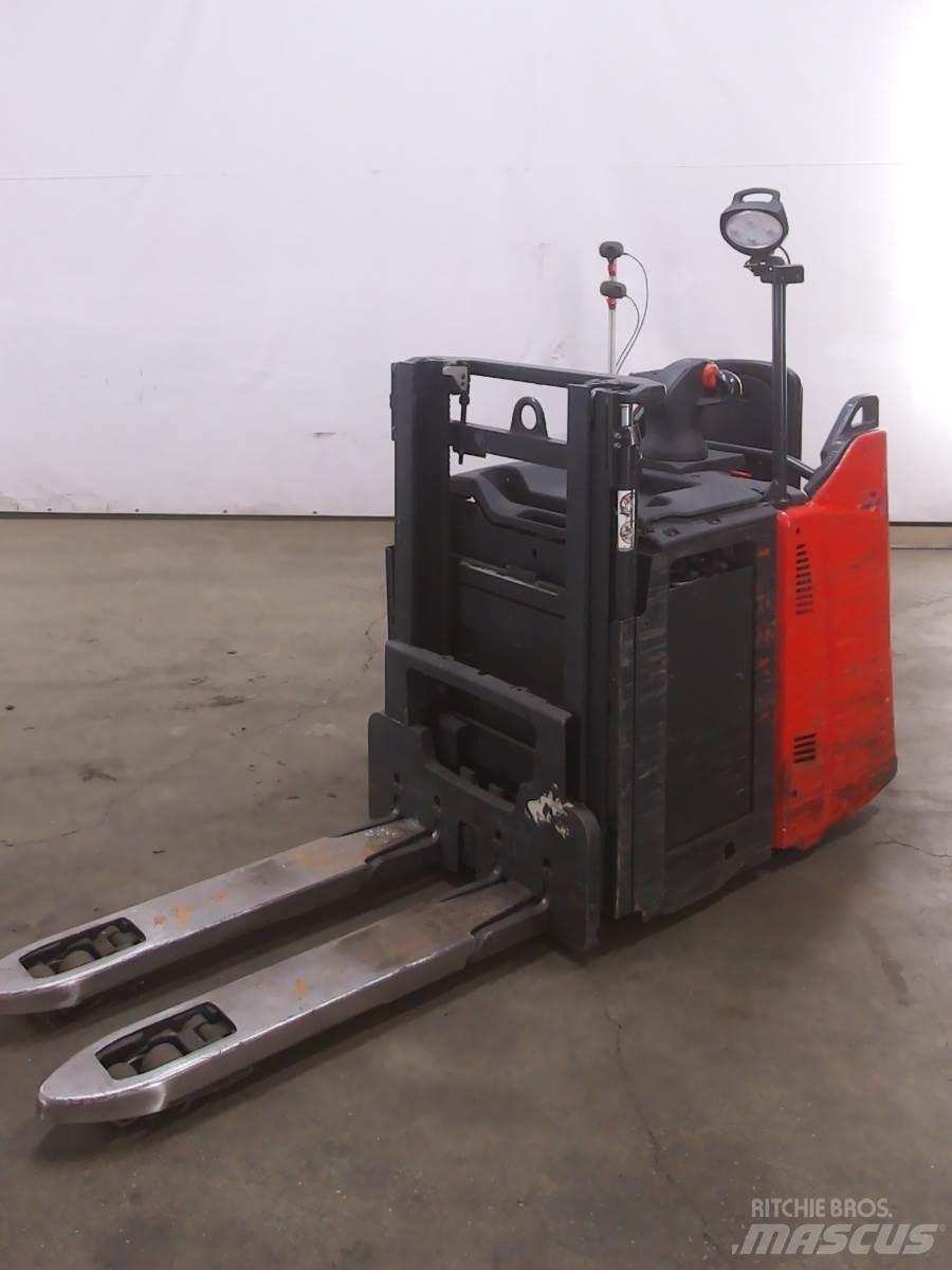 Linde D12HPSP Pedestrian stacker