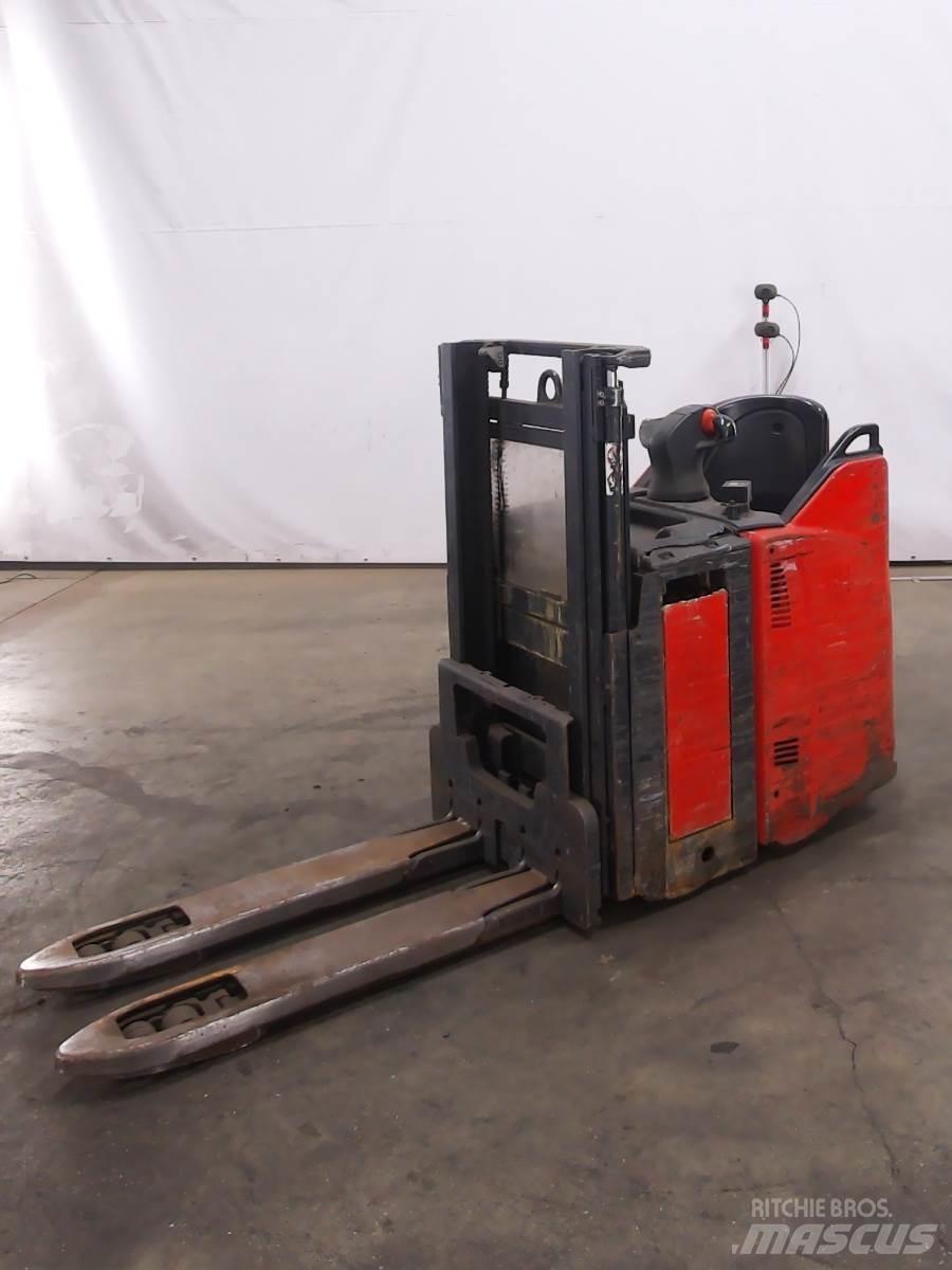 Linde D12P Pedestrian stacker