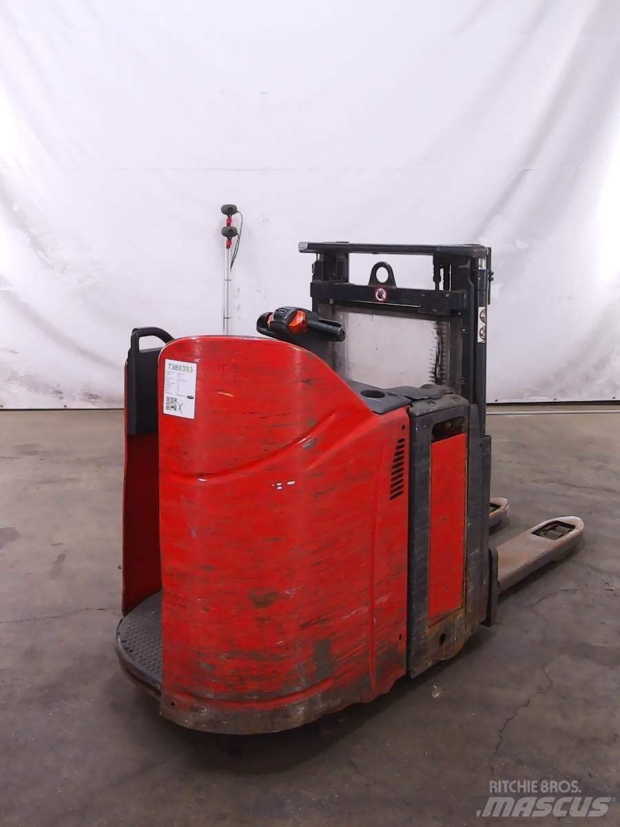 Linde D12P Pedestrian stacker