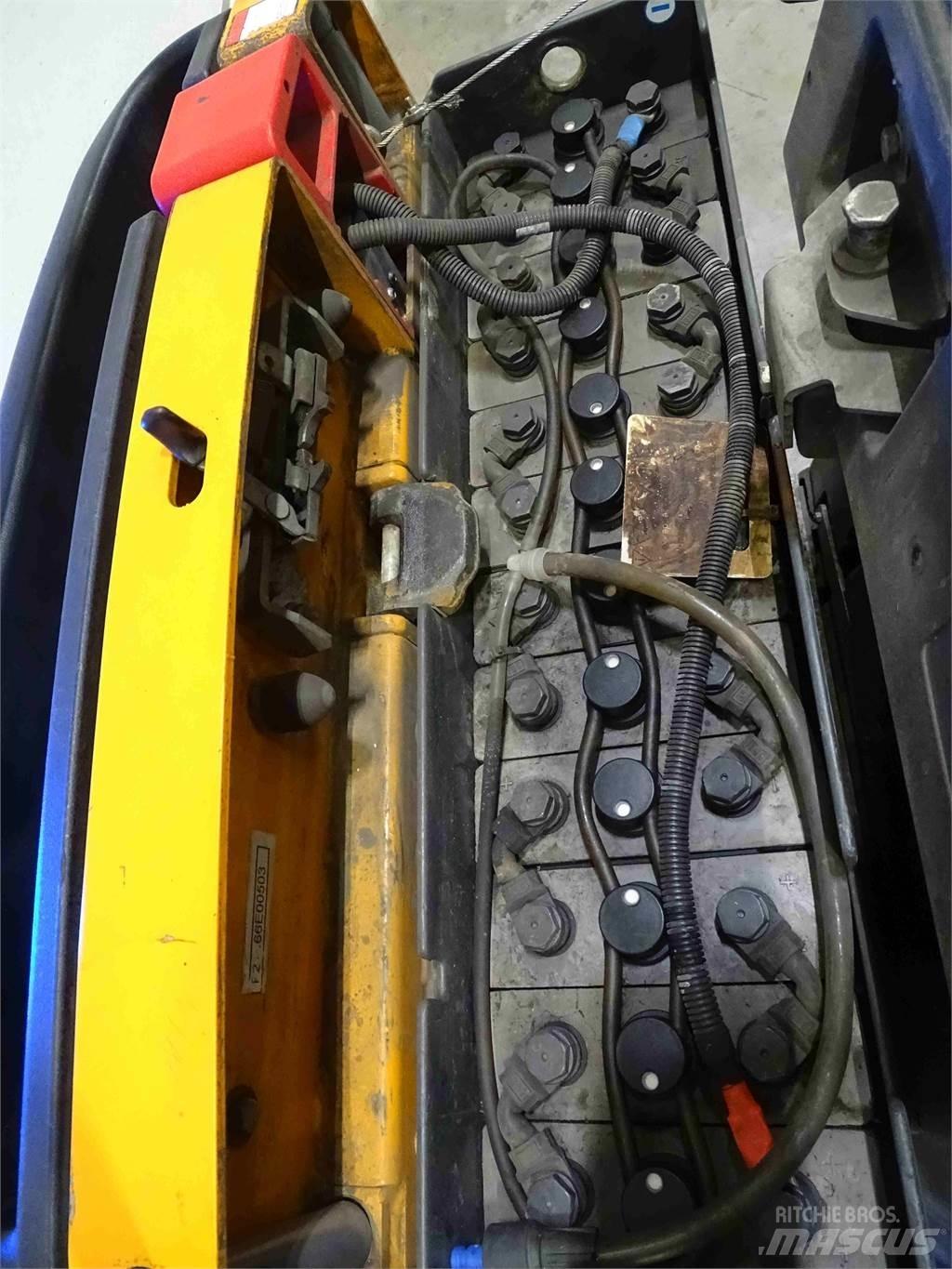 Still CX-T Towing trucks